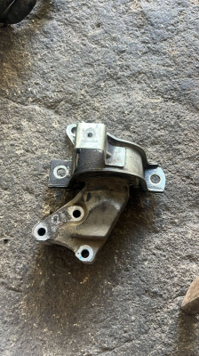 Fiat Doblo 1.3 motor takozu