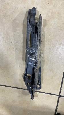 BMW E30  KAPUT MENTEŞESİ