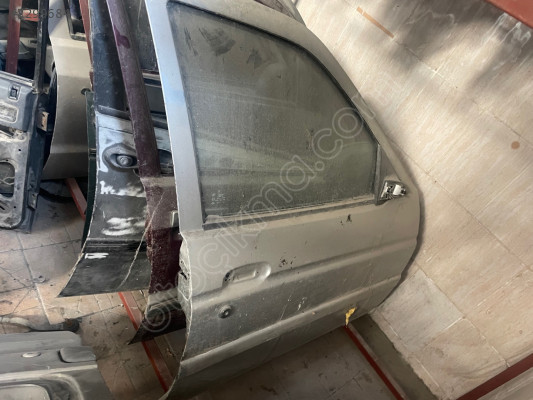 Ford Escort sağ ön kapı orijinal gri