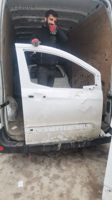 FORD COURİER SAĞ ÖN KAPI ÇIKMA ORJİNAL 2014-2022