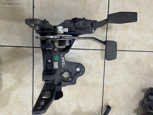 FORD TOURNEO COURİER 1.6 OTOMATİK BENZİNLİ PEDAL