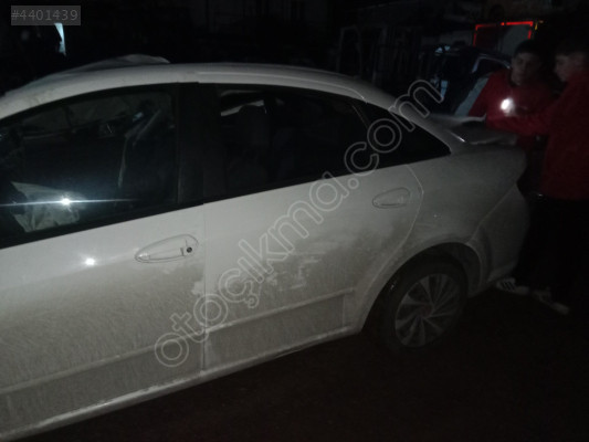 Fiat Linea sol arka kapı dolu orjinal Beyaz