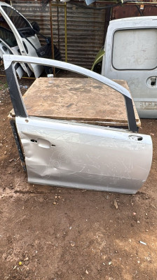 Opel corsa d sağ ön kapı çıkma