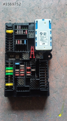 BMW G30 BENZİNLİ SİGORTA KUTUSU ARKA