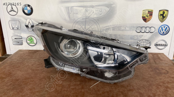 TOYOTA YARİS  ORJİNAL TEMİZ  ÇIKMA SAĞ FAR