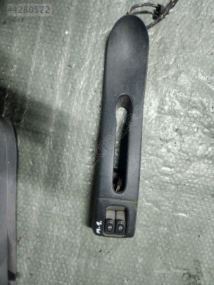 RENAULT MEGANE-1 ÇIKMA ORİJİNAL SOL ÖN CAM DÜĞMESİ