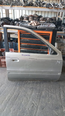 HYUNDAİ ELENTRA SAĞ ÖN KAPI CIKMA