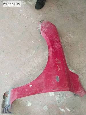 MAZDA 3 HB 2005 ÇIKMA HAFİF HASARLI SOL ÖN ÇAMURLUK