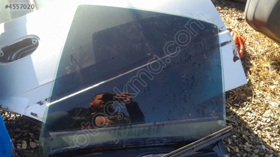 Renault Megane 1 sol arka kapı camı