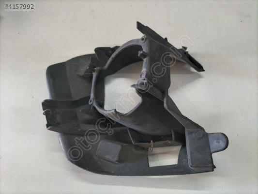 03057 RENAULT TRAFİC 3 SAĞ SİS YUVASI