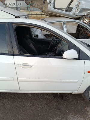 Ford Fiesta sağ ön kapı