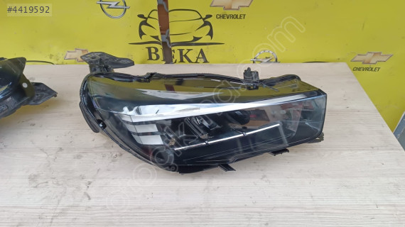OPEL CORSA F SAĞ FAR LEDLİ ÇIKMA ORJİNAL YEDEK PARÇA