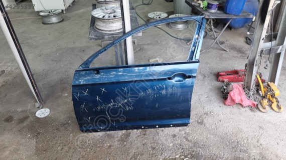 Wolksvagen passat 2020 model sol on kapi