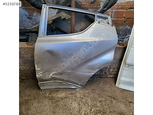 toyata C-HR sag arka kapi orjinal