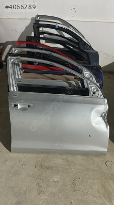 Volkswagen golf 10-13 sağ ön kapı ufak hasarlı.
