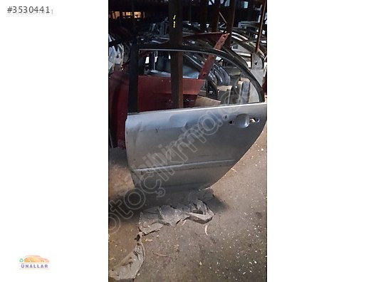 TOYOTA COROLLA SAĞ ARKA KAPI - MERTLER OTO YEDEK PARÇALAR