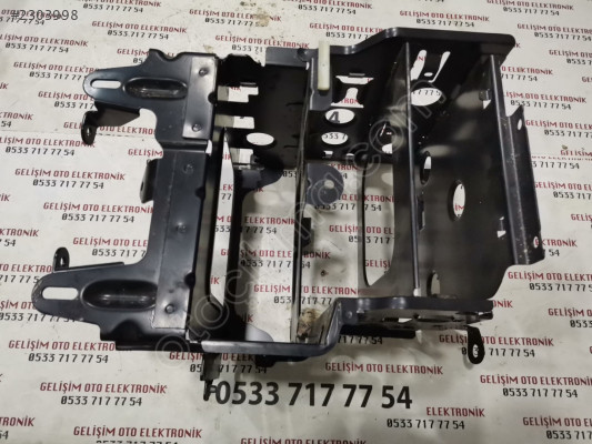 4E0035209C AUDI A4 A6 RADYO ÇERÇEVESİ