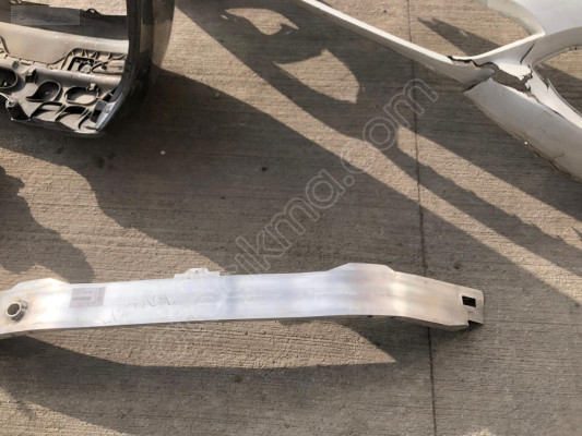 BMW 3 SERİ LCİ F30 F32 F36 ÖN TAMPON DEMİRİ 51117255393