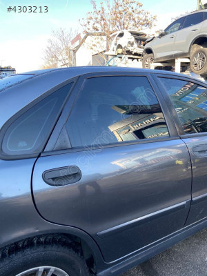 VOLVO S40 - SAĞ ARKA KAPI DOLU