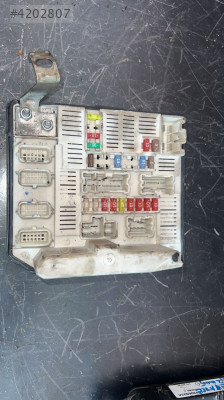 RENAULT MEGAN 2 ÇIKMA SİGORTA TABLASI