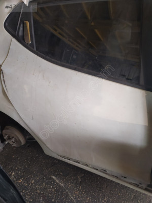 Renault Clio 4 sağ arka kapı