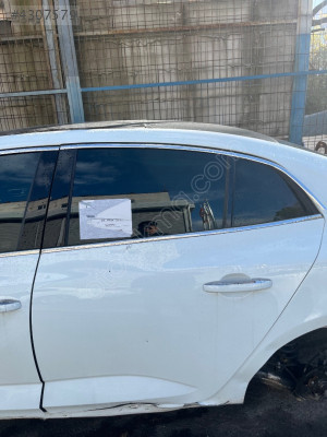 RENAULT MEGANE 4 SOL ARKA KAPI BEYAZ