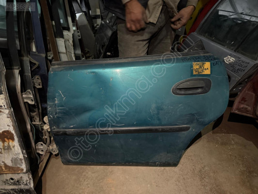MAZDA 323 LANTİS SOL ARKA KAPI DOLU ORJİNAL ÇIKMA TEMİZ