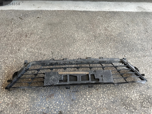 Renault Megane 4 tampon alt orta ızgarası