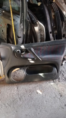 1998 polo sağ ön kapı döşemesi çıkma