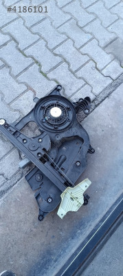 BERLİNGO RİFTER COMBO SÖKME SOL ÖN CAM KRİKO 9840175680