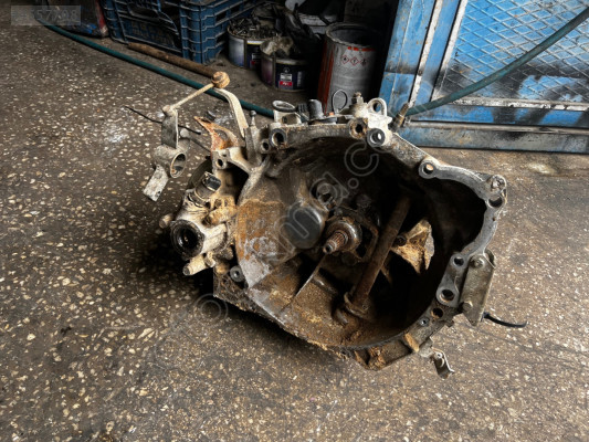 PEUGEOT 405 1.8 MANUEL ŞANZUMAN