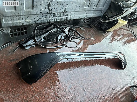 Audi Q2 arka tampon alt çıkma ORJİNAL 81a 807 323