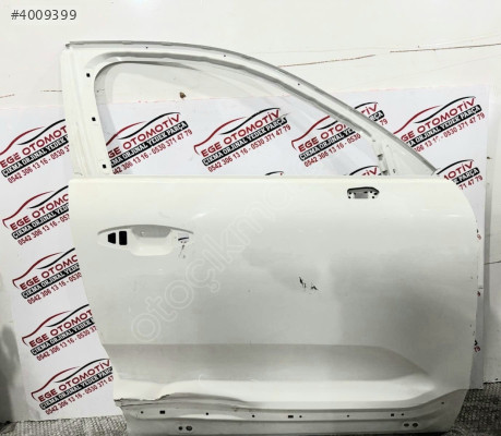 VOLVO XC40 BEYAZ SAĞ ÖN KAPI ORJINAL LOKALLIK