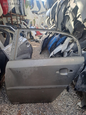 Opel vectra c sol arka kapı (hasarlı)