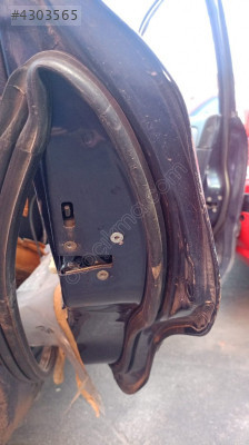 mitsubishi carisma sağ arka kapı kilidi