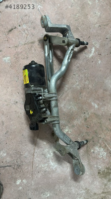 Renault Clio 4 - Ön silecek motoru