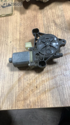 5Q0959802B jetta  ön sağ cam motoru