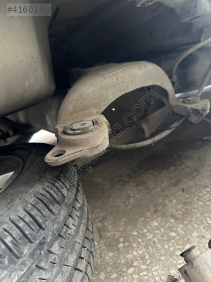 Peugeot 407 arka beşik travers bağlantı ayağı travers
