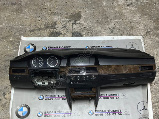 BMW E60 LCİ BARDAKLIKLI TORPİDO DOLU GÖĞÜS ORJİNAL HATASIZ