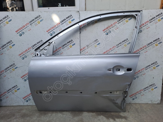 Renault megan 2 sol ön kapı (hasarlı)
