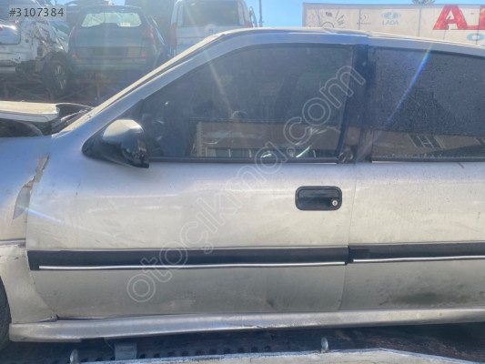 Opel Vectra Gt sol ön kapı