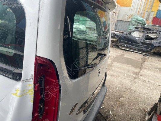 PEUGEOT PARTNER TEPEE   -  ARKA BAGAJ KAPAĞI DOLU