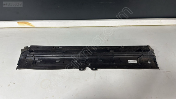 BMW 7 SERİ İ7 G70 RADYATÖR BAKALİTİ ÜST 5V946403808