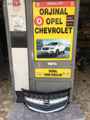 Sıfır Opel Insignia Makyajlı Kasa Ön Panjur Parçası