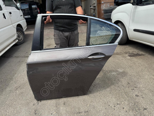 BMW 5 SERİSİ F10 KAHVERENGİ SOL ARKA KAPI ORJINAL BOYASIZ DOLU