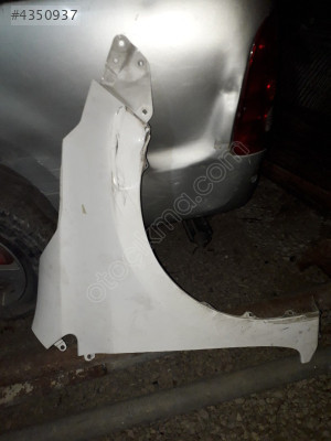 TOYOTA SAG ÖN ÇAMURLUK