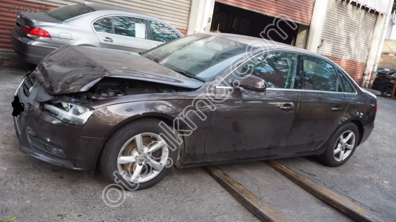 Audi A4 için Ön Beşik, Arka Dingil, Sağ-Sol Salıncak ve