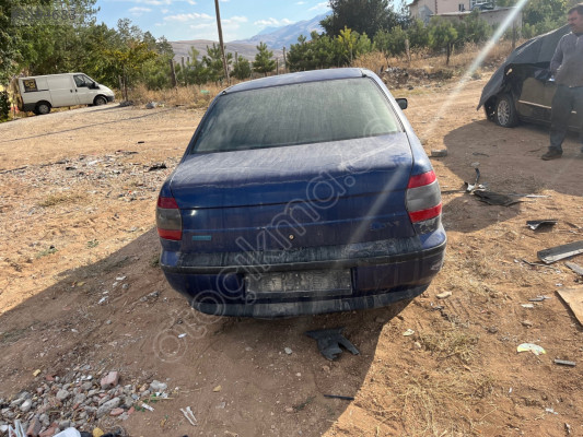 Siena.  Fiat. Arka. Kıç