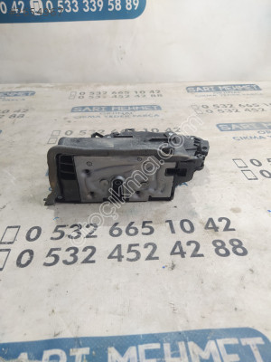 ÇIKMA BMW 5 SERİSİ G30 SAĞ ÖN KAPI KİLİDİ 51217477688