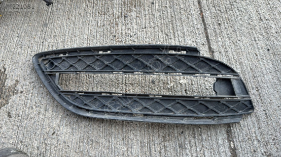 MERCEDES B SERİ W246 SİS FARI ÇERÇEVESİ A2468850622